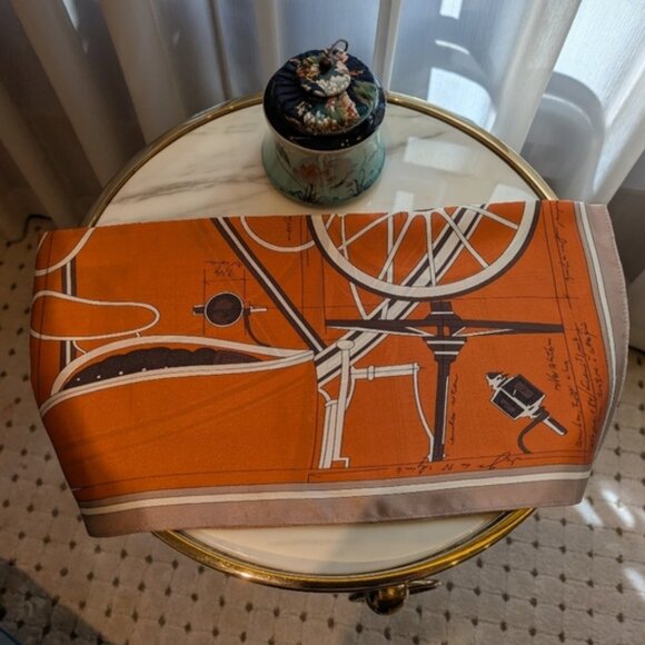 100% Mulberry Silk Scarf -Time and Space 35.4”x35.4” (90×90 cm) - Picture 6 of 9